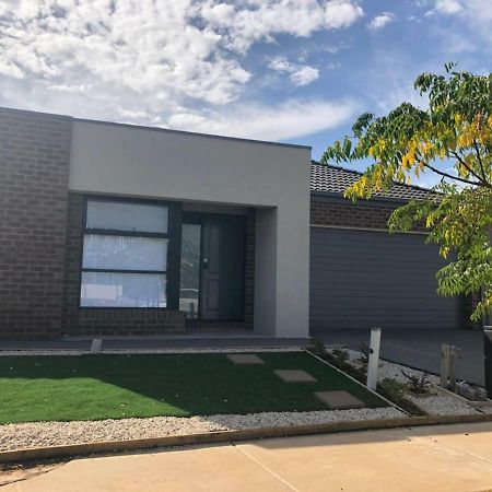Apple House Tarneit North Apartment Bagian luar foto